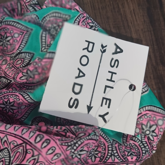 Ashley roads (honey me) top. Teal and pink Mandela print  NWT - Picture 3 of 5